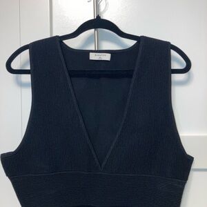 Babaton Deep V-Neck Cropped Black Ribbed Tank